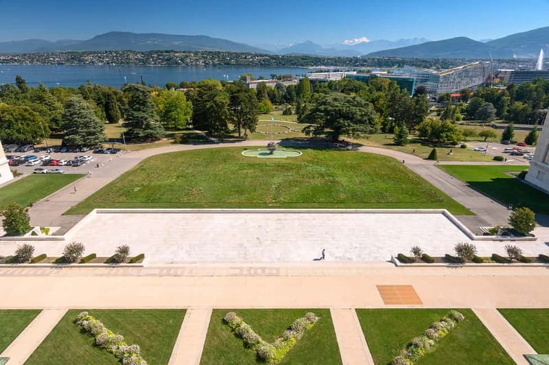 Geneva: Open-Top Sightseeing Bus Tour - Starting at Place Dorcière: The easiest part is finding the bus