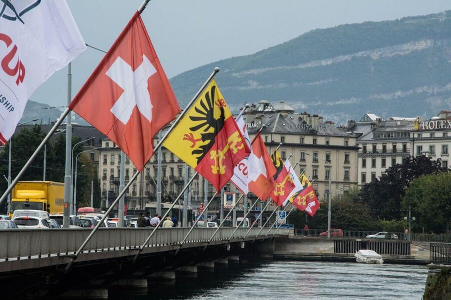 Geneva Private Walking Tour - Where the tour starts: Flower Clock and Jardin Anglais in plain view