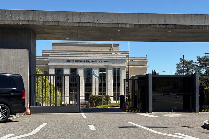 Guided Tour of Geneva: Capital of Peace ( Outside ) - The Palace facades and the meaning of UN flags