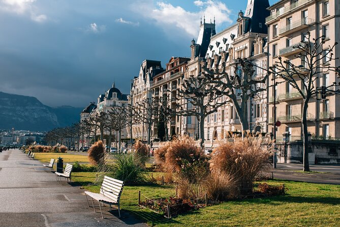 Highlights of Geneva: Dark History Quest Experience - Place du Molard and Quai des Bergues, keep your eyes on details