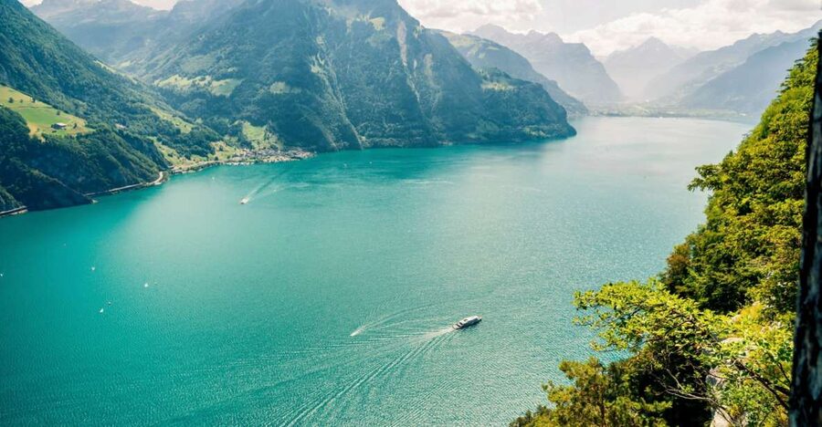 Ingenbohl: Roundtrip Lake Uri Cruise from Brunnen to Flüelen - Getting on board at Brunnen: pier location, vessel types, and deck strategy