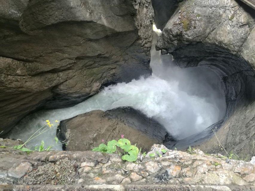 Interlaken: 72 Waterfalls Valley & Lauterbrunnen E-Bike Tour - Riding the Lütschine valley: forests, water, and the Gsteigwiler photo stop