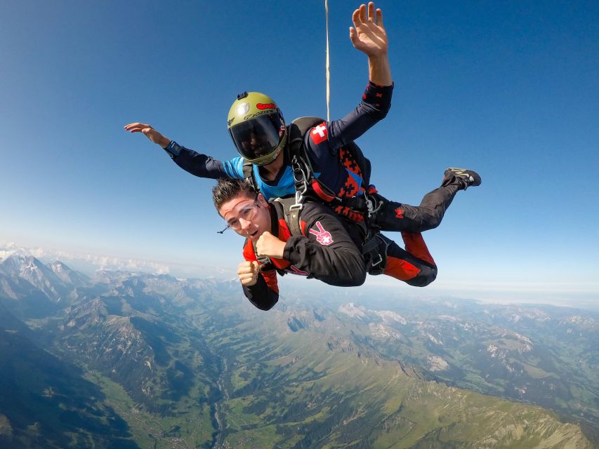 Interlaken: Airplane Skydiving over the Swiss Alps - Why this Interlaken airplane parachute jump is so special over the Swiss Alps