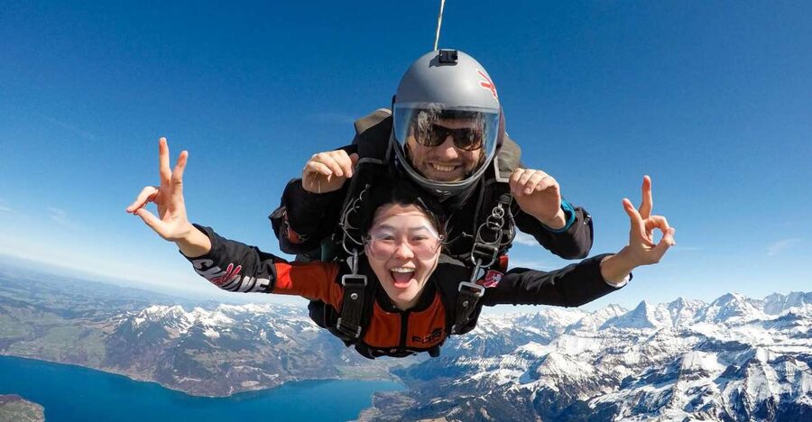 Interlaken: Airplane Skydiving over the Swiss Alps - The 15-minute scenic flight: Interlaken lakes and the Eiger, Mönch, Jungfrau lineup
