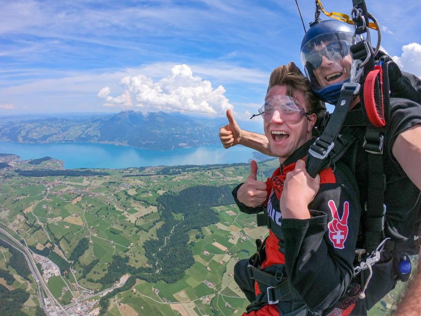 Interlaken: Airplane Skydiving over the Swiss Alps - The 45-second freefall from 4,000 m: what it feels like in real life