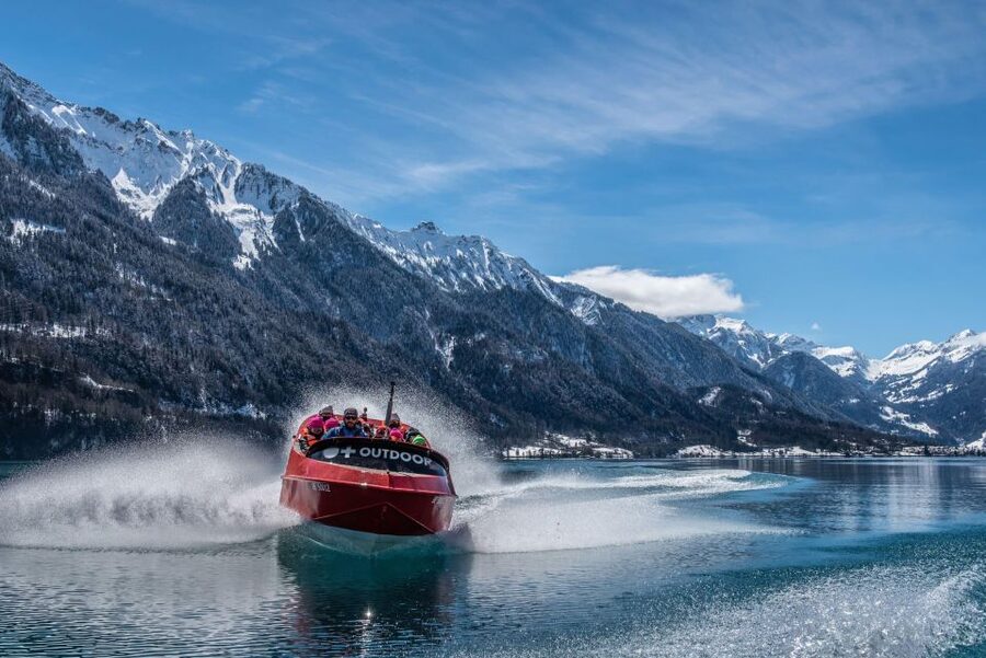 Interlaken: Winter Jetboat Ride on Lake Brienz - The core experience: Lake Brienz, 360 turns, and a captain who runs the show