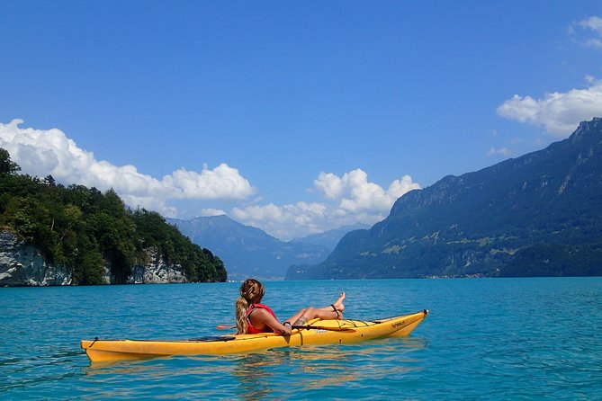 Kayak Tour of the Turquoise Lake Brienz - HIGHTIDE Kayak School in Bönigen: where coaching starts fast