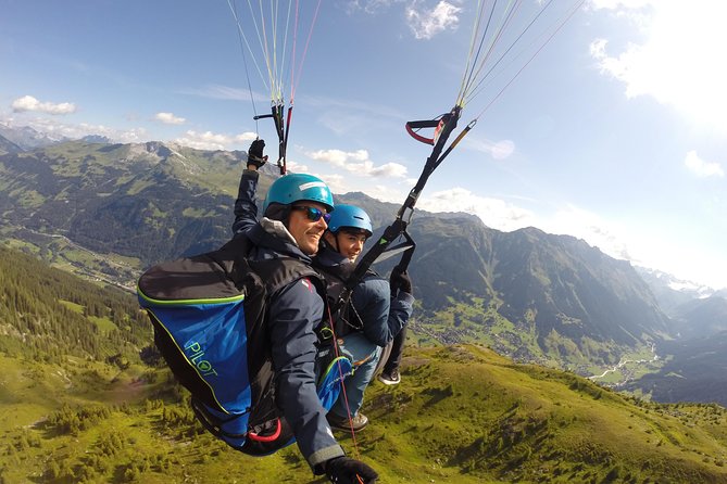 Klosters Tandem Paragliding Flight from Gotschna - If You Want More Than a Float: Steering and Maneuvers
