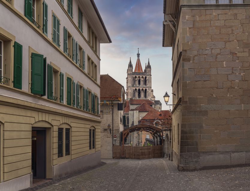 Lausanne: Express Walk with a Local in 60 minutes - Ruelle des Tanneurs and Rue de Bourg: The Tight Streets That Make Lausanne Feel Like Lausanne