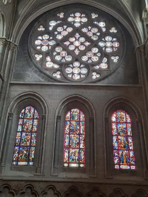Lausanne: Walking Tour with Chocolate Tastings & Metro - Price, pacing, and who this 10-person tour fits best