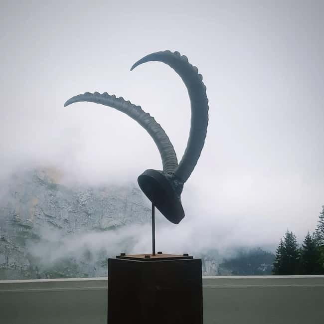 Lauterbrunnen: Private Walking Tour with an Irish Guide - Places to eat and drink, and how to use Bob’s recommendations