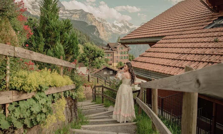 Lauterbrunnen & Wengen: Photoshoot at the best spots. - Start at Lauterbrunnen Village, where the colors do the work