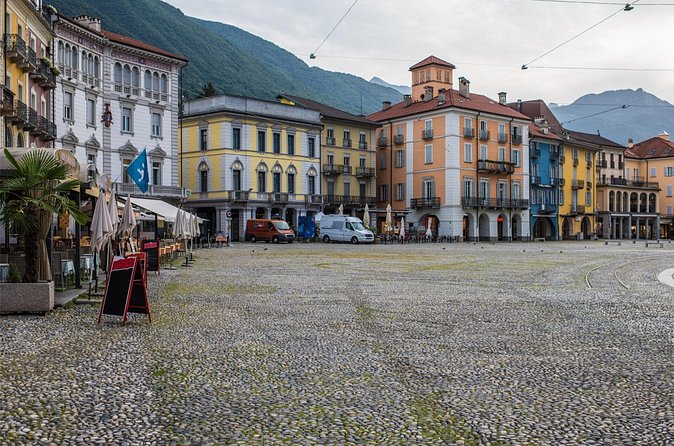 Locarno Scavenger Hunt and Sights Self-Guided Tour - Timing, walking comfort, and when darkness can be a problem