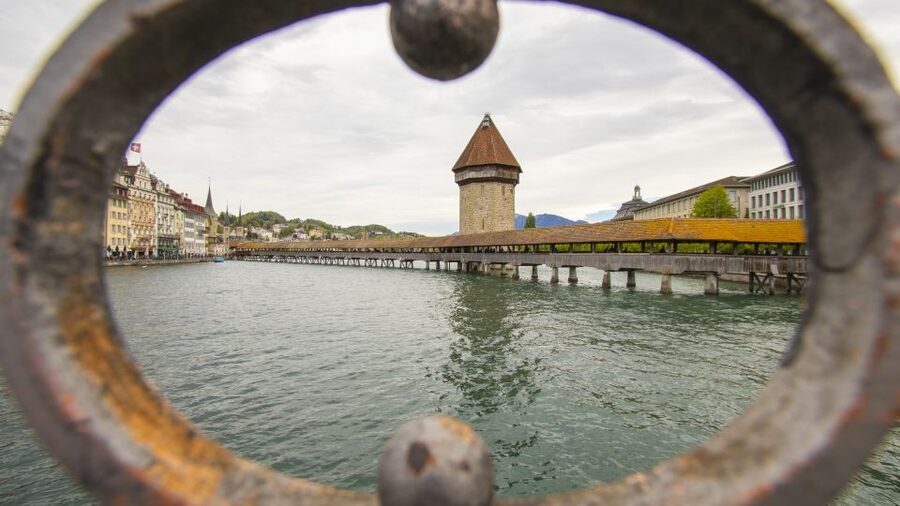 Lucerne: Express Walk with a Local in 60 minutes - Where the local tips pay off: bars, cafes, and next-day planning