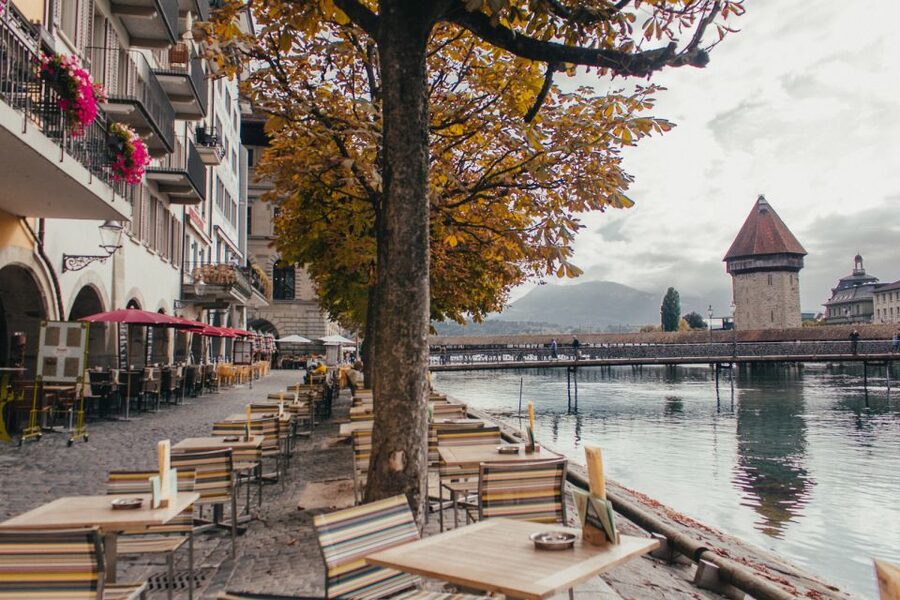 Lucerne: Guided Walking Tour with an Official Guide - How the guides keep 1.5 hours from feeling rushed