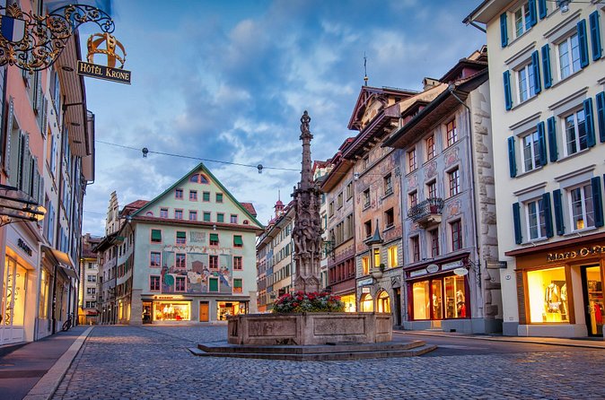Lucerne Old Town Private Walking Tour - Chapel Bridge under the roof, the best “first wow”