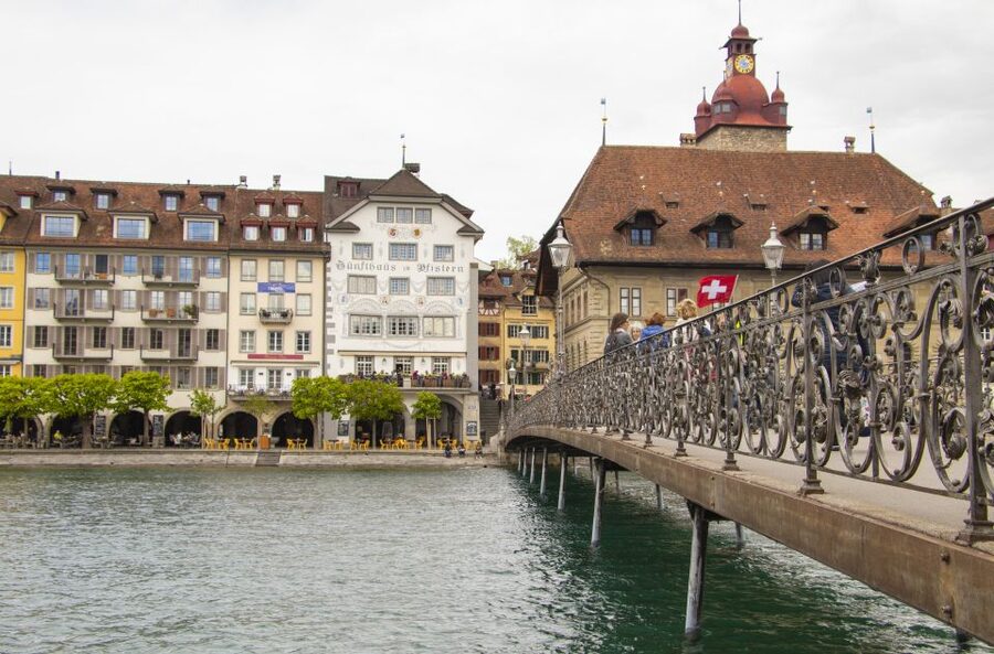 Lucerne: Private Exclusive History Tour with a Local - Torbogen Luzern to major landmarks: how this walk tells the story