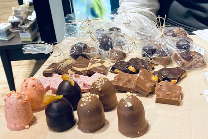 Lucerne Zvieri Swiss Traditional Tasting Experience - What the Old Town stroll adds beyond food