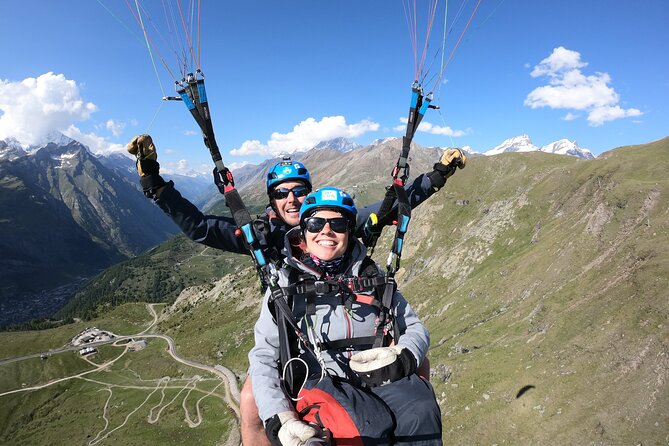 Matterhorn Paragliding flight in Zermatt (20-25min) - What Tandem Paragliding Feels Like in the Air