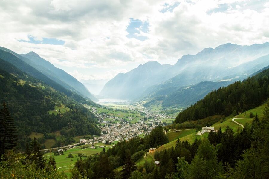 Milan to St. Moritz: Scenic Bernina Train Tour with Guide - The air-conditioned bus ride to St. Moritz and the Maloja Pass views