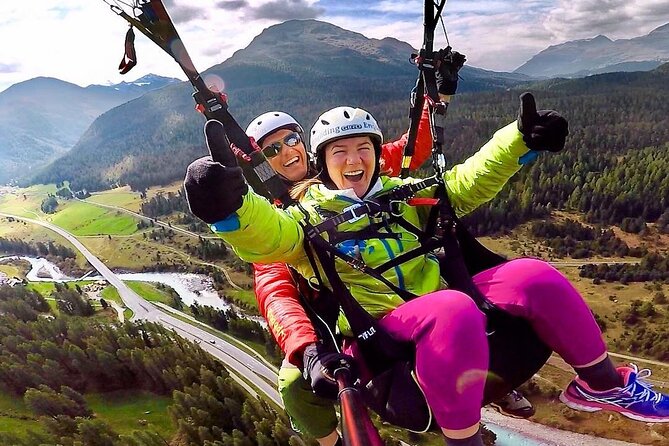Paragliding Tandem Flights in Engadin - The pre-flight briefing, gear, and safety routine