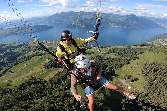 Paragliding Tandem in Switzerland - Photos and video: how to get the best results without extra stress