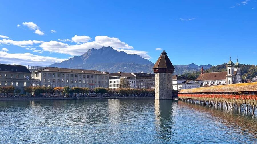 Private Lucerne Old Town Tour w/ Local Guide & Photographer - Schwanenplatz to Wagenbachbrunnen, finishing with scenic light and a final focal point