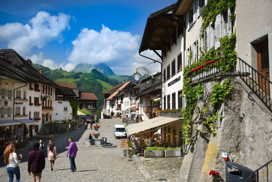 Private Swiss Cheese & Chocolate Tasting Trip in Gruyeres - Maison Cailler: chocolate tasting without the overwhelm
