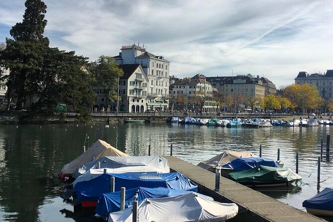 Private Tour around Zurich Old Town - Rennweg to Lindenhof Hill: color on the street, then a view that puts everything in order