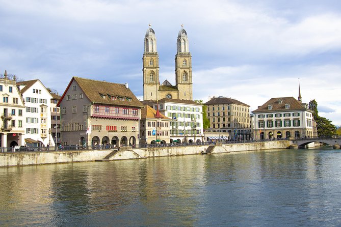 Private Tour of Zurich in 60 minutes with a Local - From Limmatquai to Lindenhof: how this route builds your bearings