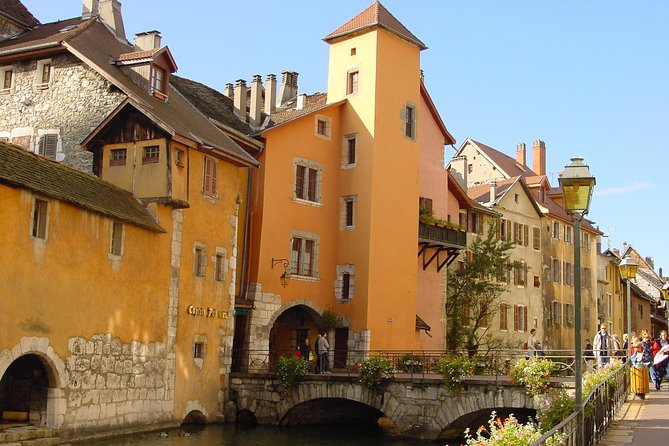 Private Tour to Annecy, from Geneva - Palais de l’Ile, courthouse and museum vibes in the middle of the river