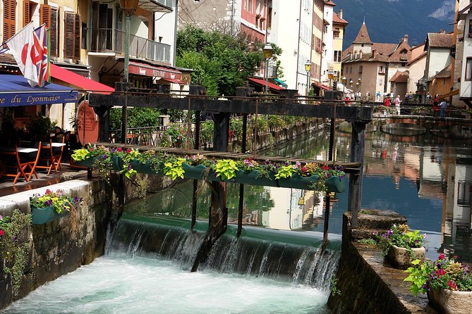 Private Tour to Annecy, from Geneva - Annecy old town orientation: Hôtel de Ville and a guided walk that actually helps