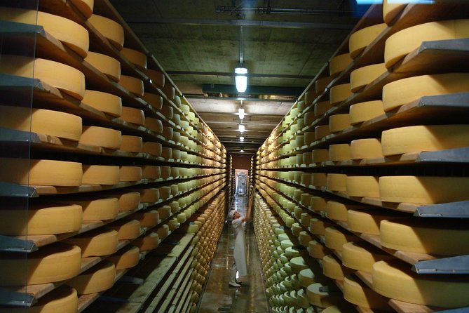 Private Tour to Gruyères, Chocolate & Cheese Factory from Geneva - Broc and the cheese-country postcard moment