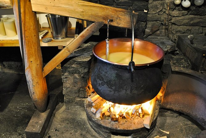 Private Trip from Geneva to Gruyeres: Cheese & Chocolate Tasting - Gruyères town stroll and the optional castle stop you control