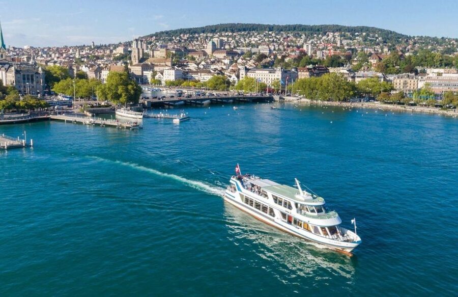 Private Zurich City Tour with Cruise and Lindt Chocolate - Lindt Home of Chocolate: guaranteed entry, tastings, and no wasted time