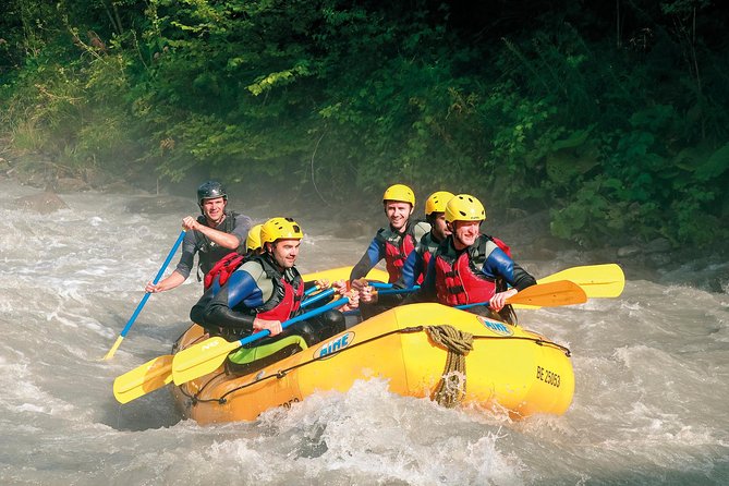 River Rafting Lütschine in Bernese Oberland - What actually happens on the river: coaching plus class III-IV action