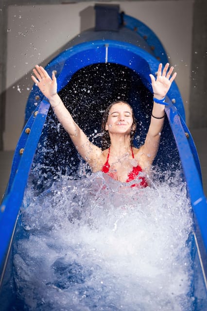 Rivera-Ticino: Splash e Spa Tamaro 4-Hour Waterpark Ticket - Wave pool with 1-meter waves, the fun middle ground