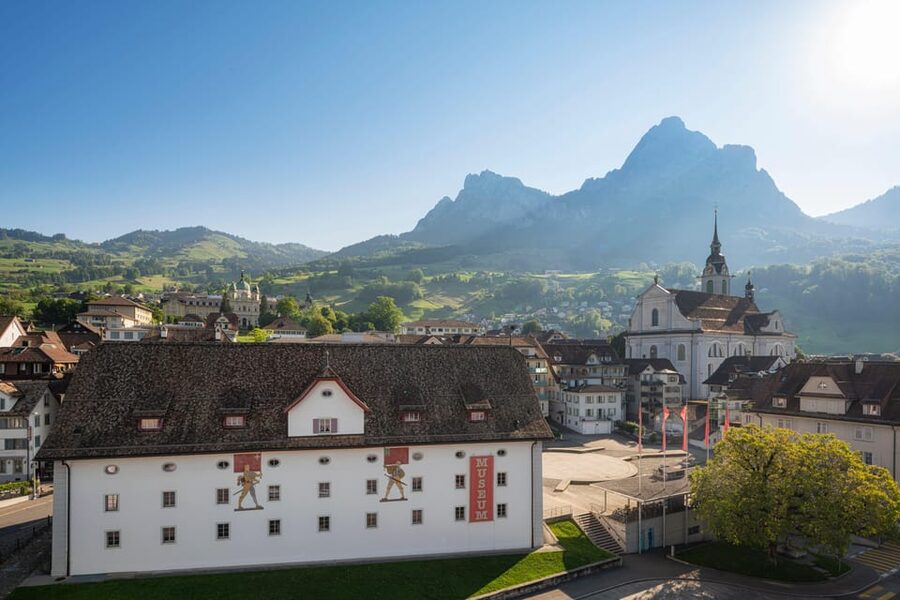 Schwyz: Museum-Ticket Forum of Swiss History Schwyz - Virtual guides and multimedia stations that keep you moving