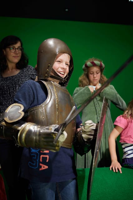 Schwyz: Museum-Ticket Forum of Swiss History Schwyz - Dressing up like a knight or noble lady, and taking the final photo