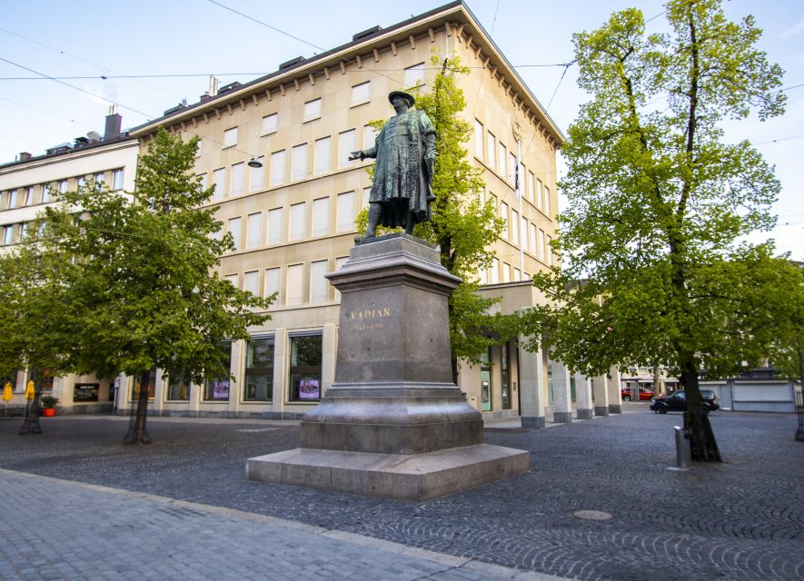 St. Gallen: Express Walk with a Local in 60 minutes - Vadian Denkmal to Neugasse 2: Ending With a Plan, Not an Afterthought