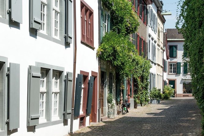 Stories of Basel's Old Town - What to bring and what to watch for while walking