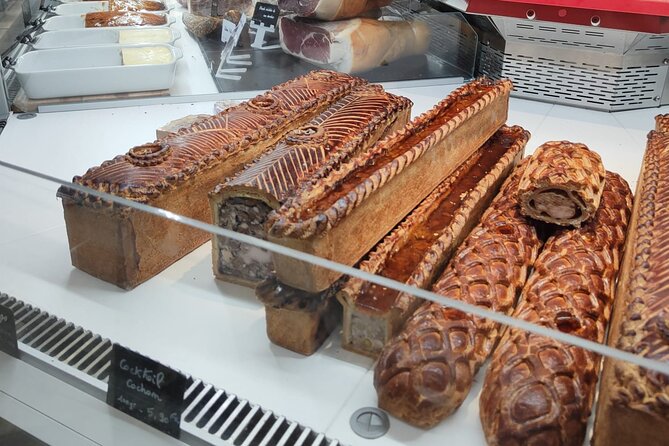 Taste Geneva - A Full Food Tour of Swiss Flavors by Do Eat Better - The guides and the walking pace, from Benjamin to Anabelle