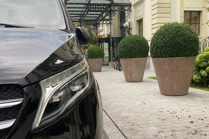 ZRH Zurich Airport to Zurich City Private Transfer-Winter Special - Door-to-door Zurich navigation, and why that matters with luggage