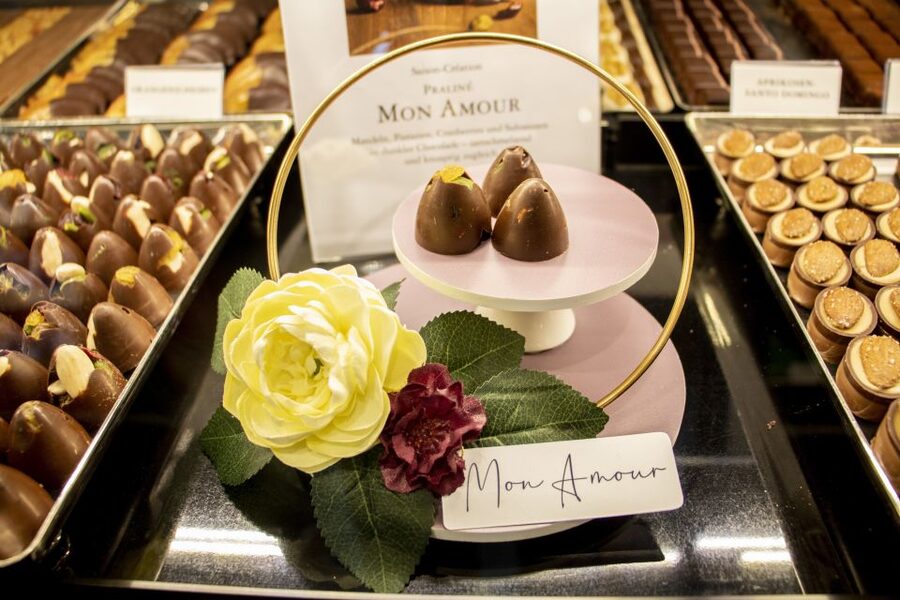 Zurich: Chocolate Tasting and Walking Tour with a Local - Key highlights to know before you go