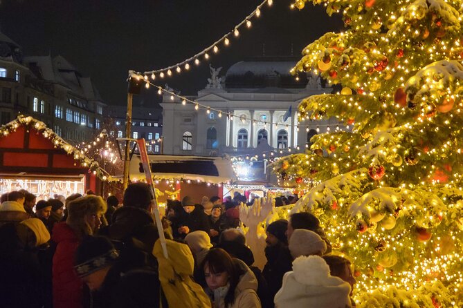 Zurich Christmas Market Tour - Walcheplatz’s Singing Christmas Tree: the classic holiday soundscape