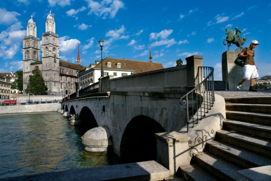 Zurich: City Bus Tour with Audio Guide and Lake Cruise - Zürichberg Views and the Snow-Capped Backdrop