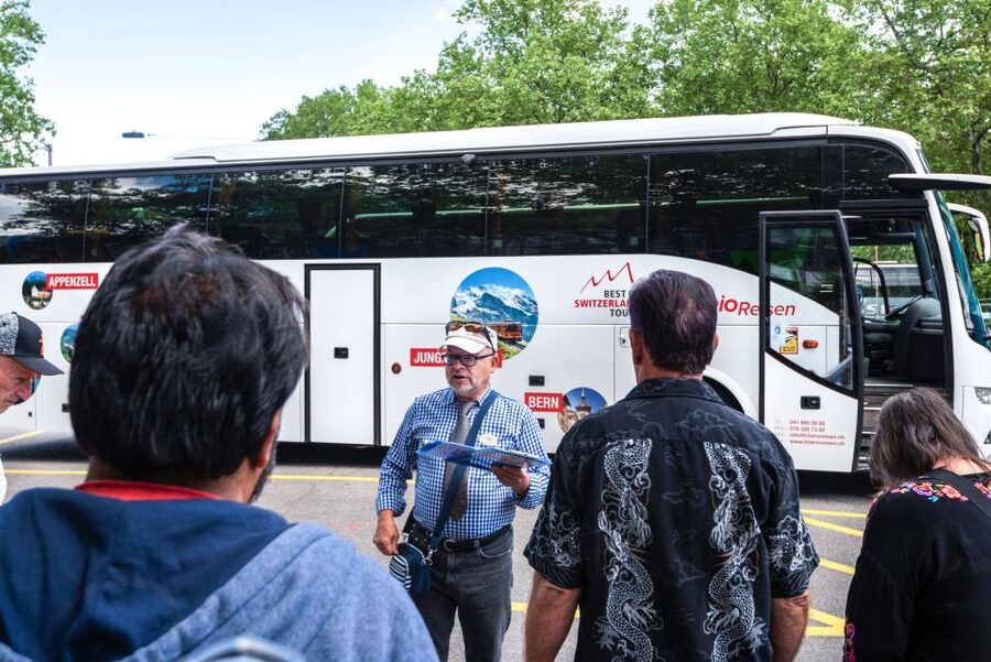 Zurich: City Highlights Tour by Bus, Cable Car, and Ferry - Lake Zurich ferry and the Gold Coast drive to Meilen