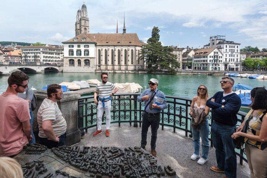 Zurich: City Highlights Tour by Bus, Cable Car, and Ferry - Up to Felsenegg: aerial cable car views over Zurich and the Alps
