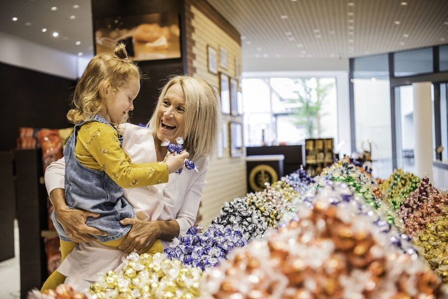 Zurich: City Tour, Cruise, and Lindt Home of Chocolate Visit - Optional FIFA Museum Add-On When You Want One More Anchor