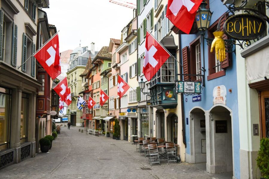 Zurich Discovery Walking Tour - Lake Zurich views at the end, a clean way to finish strong